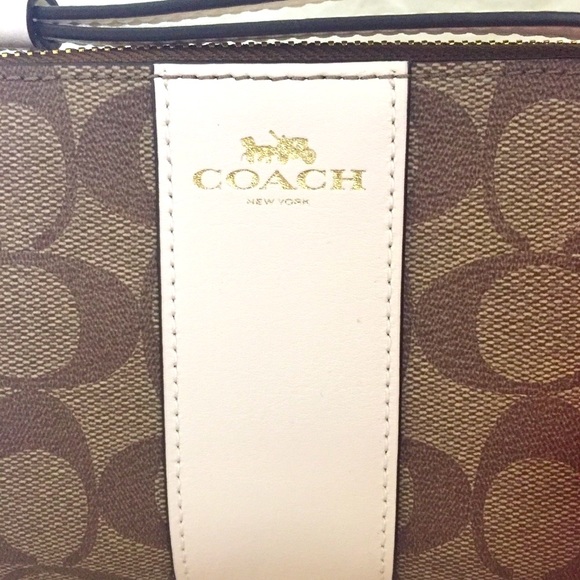 COACH Wristlet 🆕 - Picture 2 of 8